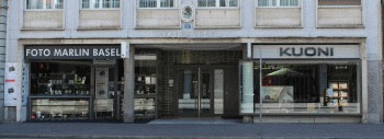 Eingang der Praxis in der Aeschenvorstadt 21 in Basel